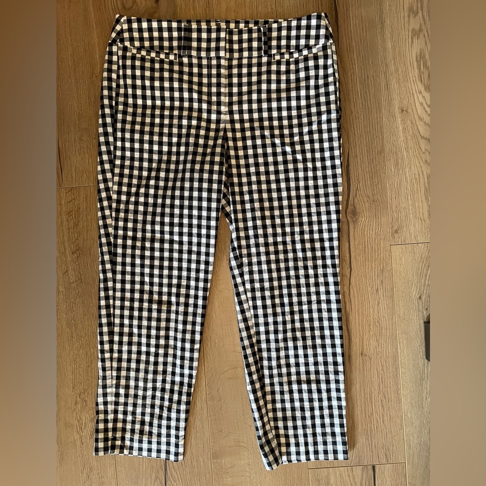 Ann Taylor Factory Black and White Checkered Cropped Pant - Size 8